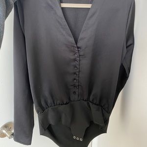 BLACK ZARA BODYSUIT WITH BUTTONS